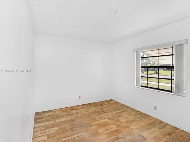 1011 SW 127th Ter, Davie FL 33325