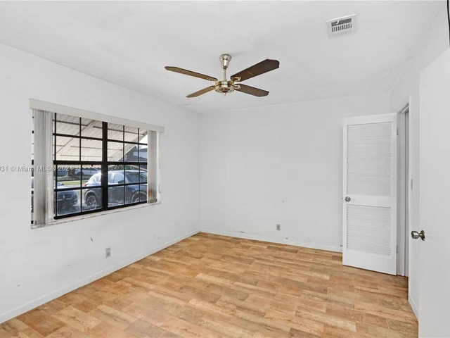 1011 SW 127th Ter, Davie FL 33325