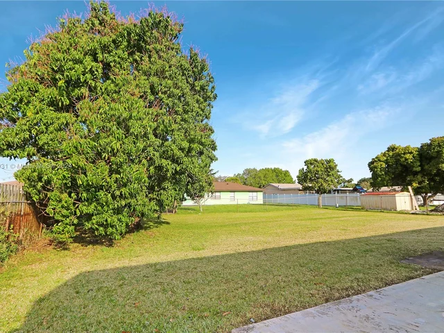 1011 SW 127th Ter, Davie FL 33325