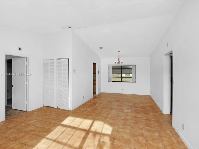 1011 SW 127th Ter, Davie FL 33325