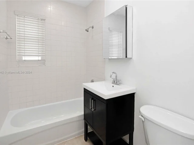 2445 SW 10th St # D, Miami FL 33135