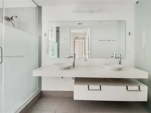 92 SW 3rd St # 2510, Miami FL 33130