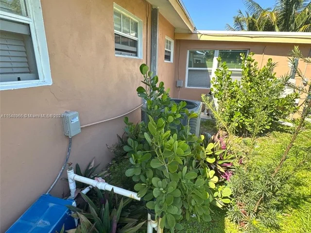 19431 NE 1st Ct, Miami FL 33179