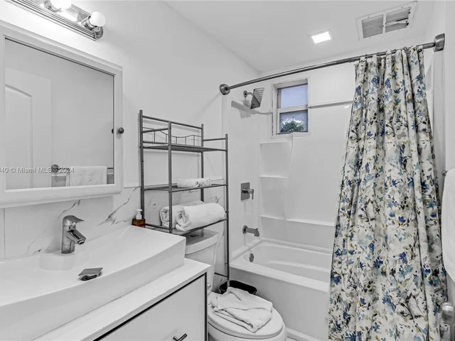 2175 NW 111th St, Miami FL 33167