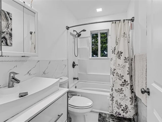 2175 NW 111th St, Miami FL 33167