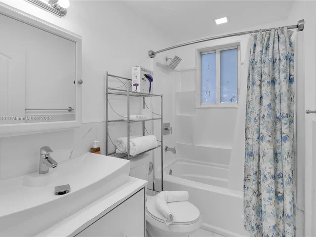 2175 NW 111th St, Miami FL 33167