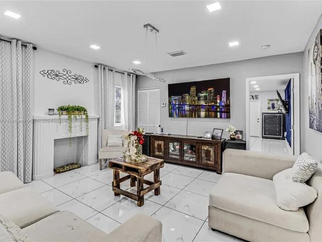 2175 NW 111th St, Miami FL 33167