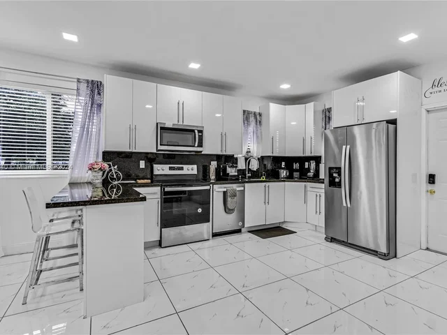 2175 NW 111th St, Miami FL 33167