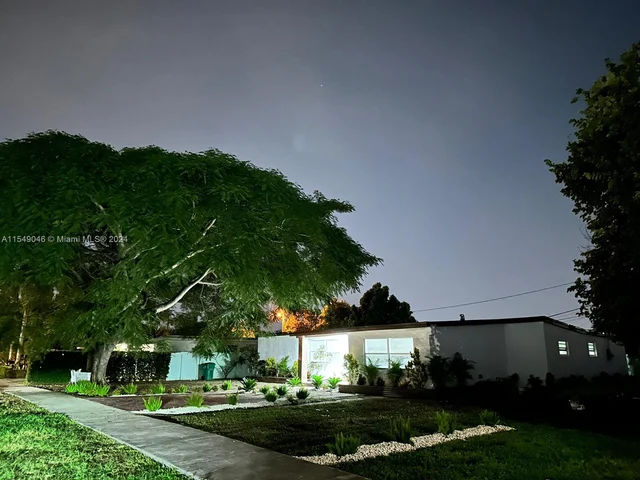 9900 SW 45th St, Miami FL 33165