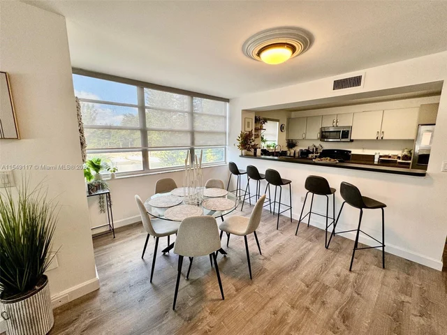 2780 NE 183rd St # 302, Aventura FL 33160