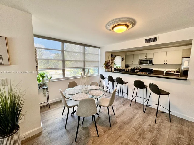 2780 NE 183rd St # 302, Aventura FL 33160