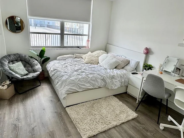 2780 NE 183rd St # 302, Aventura FL 33160