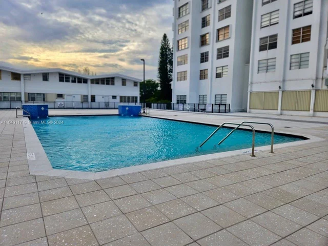 2780 NE 183rd St # 302, Aventura FL 33160