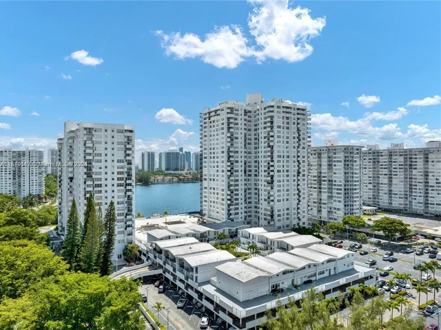 2780 NE 183rd St # 302, Aventura FL 33160
