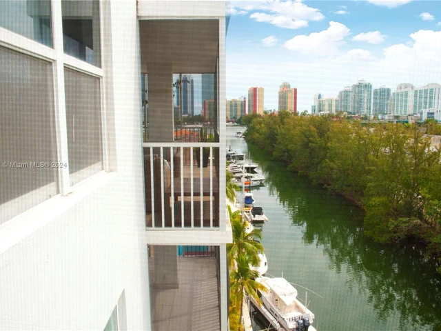 3660 NE 166th St # 802, North Miami Beach FL 33160