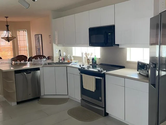 1095 Weeping Willow Way, Hollywood FL 33019