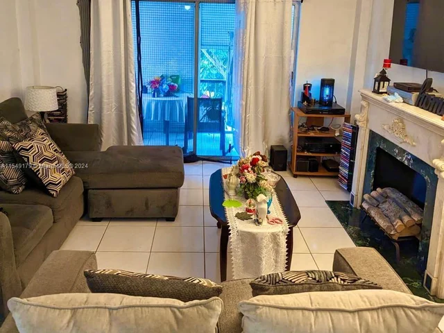 4160 Inverrary Dr # 210, Lauderhill FL 33319