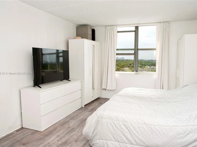 3660 NE 166th St # 802, North Miami Beach FL 33160