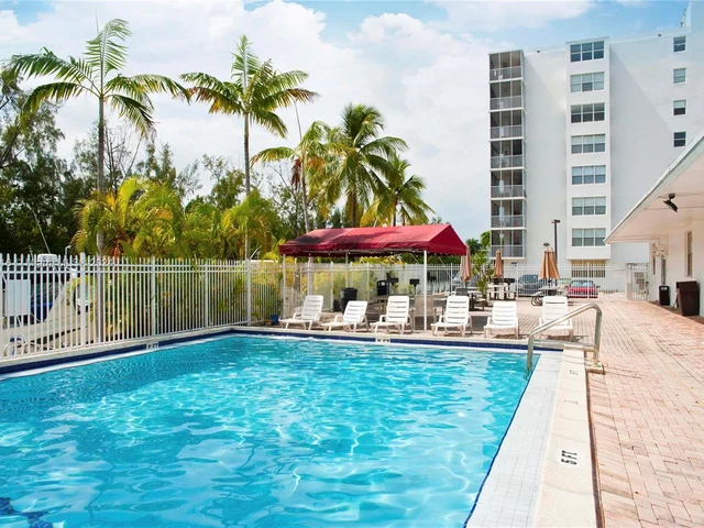 3660 NE 166th St # 802, North Miami Beach FL 33160