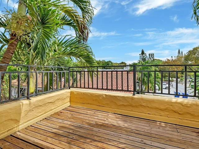 1667 SW 11th St, Miami FL 33135