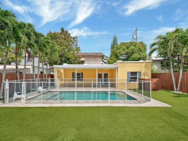 1667 SW 11th St, Miami FL 33135