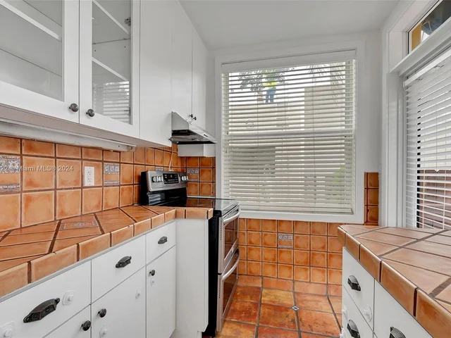 1667 SW 11th St, Miami FL 33135