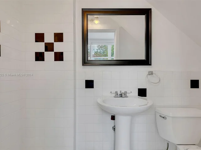 1667 SW 11th St, Miami FL 33135