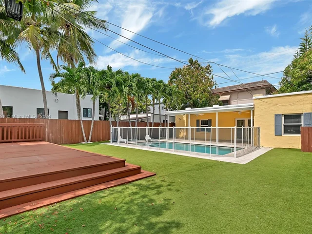 1667 SW 11th St, Miami FL 33135