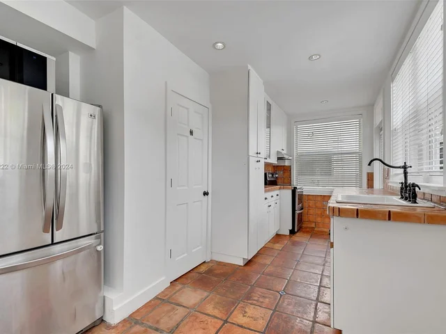 1667 SW 11th St, Miami FL 33135