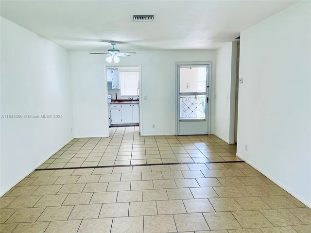 2960 E Crosley Dr E # D, West Palm Beach FL 33415