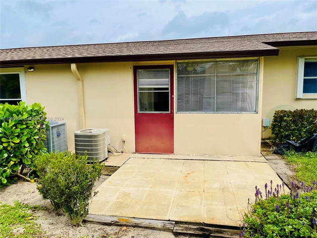 2960 E Crosley Dr E # D, West Palm Beach FL 33415