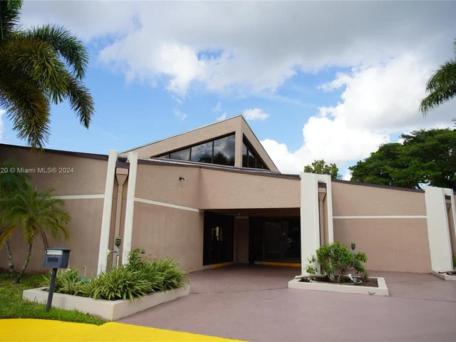 8380 Sands Point Blvd # J110, Tamarac FL 33321