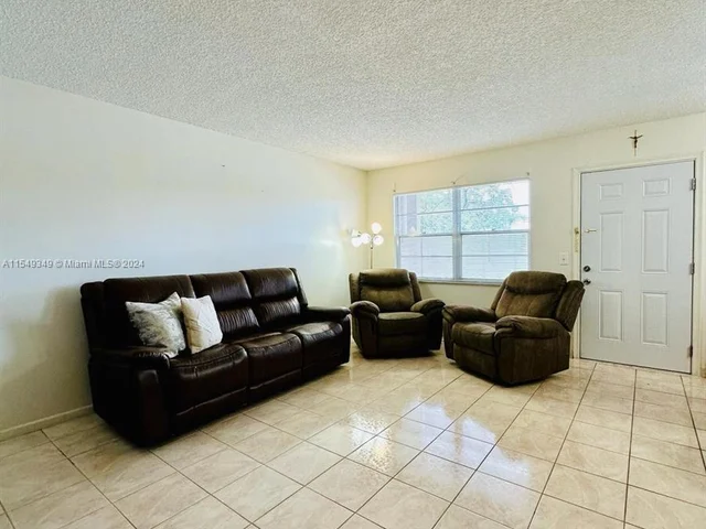 551 SW 135th Ave # 206B, Pembroke Pines FL 33027