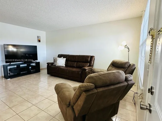 551 SW 135th Ave # 206B, Pembroke Pines FL 33027