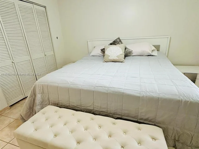 551 SW 135th Ave # 206B, Pembroke Pines FL 33027