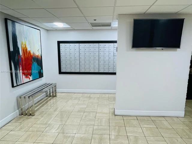 919 Hillcrest Dr # 302, Hollywood FL 33021