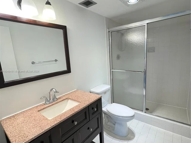 919 Hillcrest Dr # 302, Hollywood FL 33021