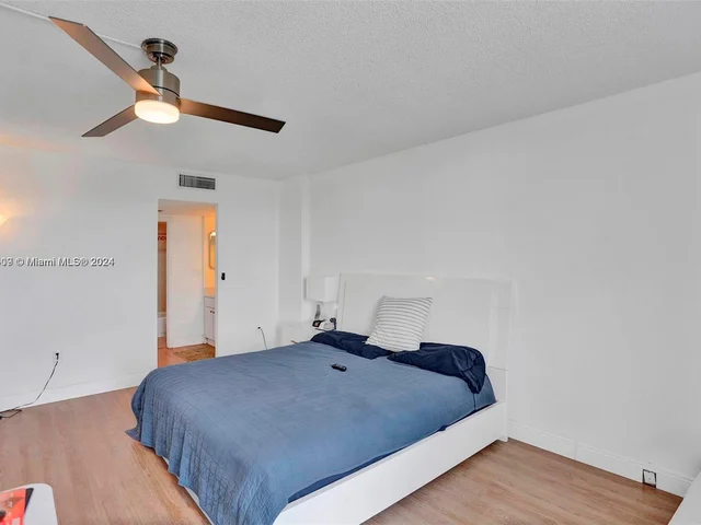 3625 N Country Club Dr # 1404, Aventura FL 33180