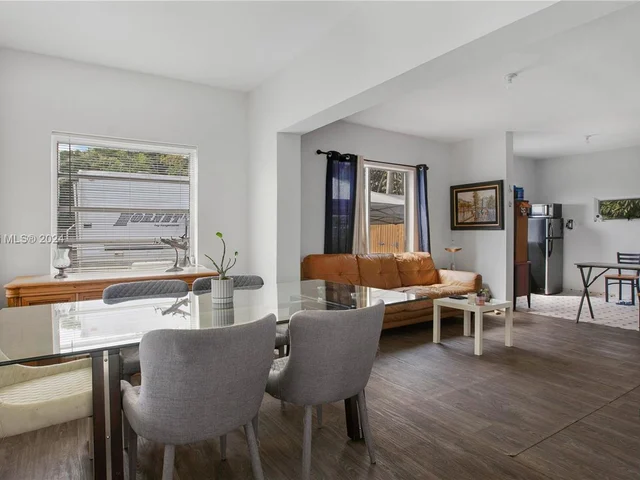 255 NE 161st St, Miami FL 33162