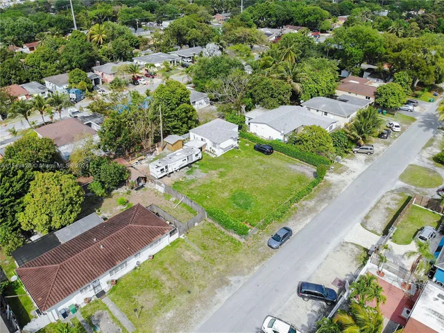 255 NE 161st St, Miami FL 33162