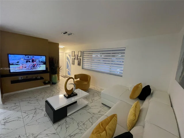 8850 NW 13th St, Pembroke Pines FL 33024