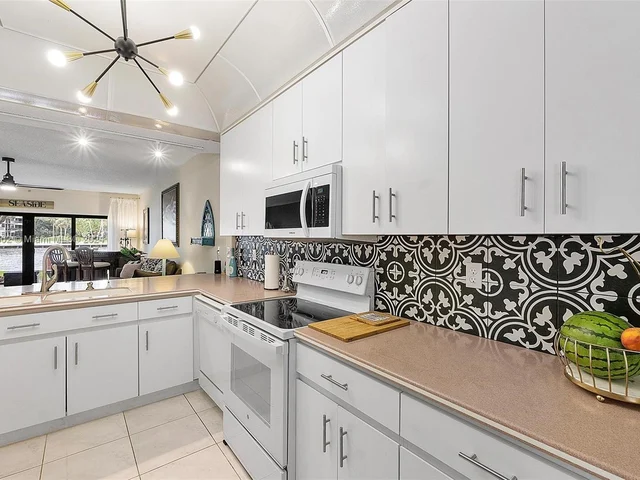 1301 N Riverside Dr # 18, Pompano Beach FL 33062