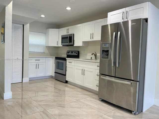 1555 W 44th Pl # 217B, Hialeah FL 33012