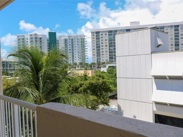 6801 Harding Ave # 523, Miami Beach FL 33141