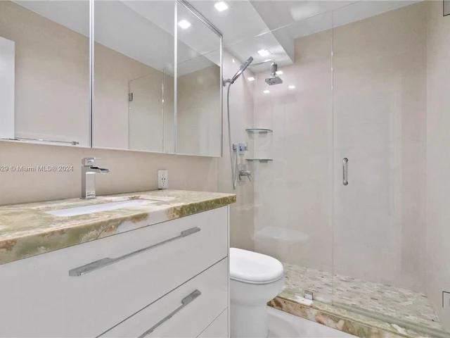 400 Kings Point Dr # 314, Sunny Isles Beach FL 33160