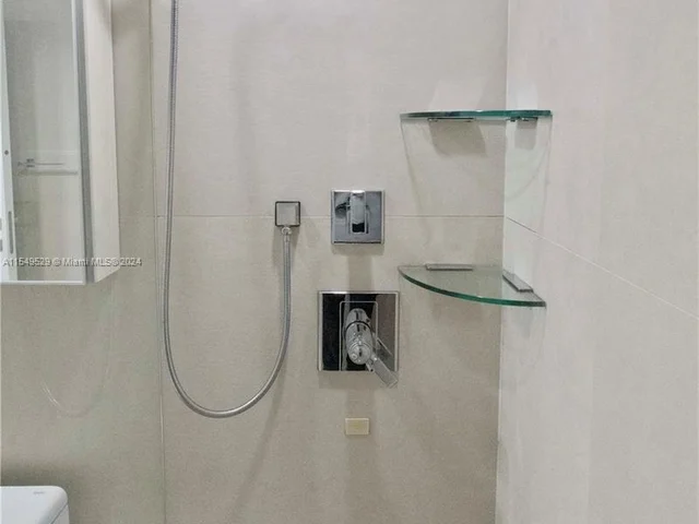 400 Kings Point Dr # 314, Sunny Isles Beach FL 33160