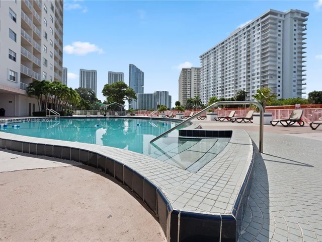 400 Kings Point Dr # 314, Sunny Isles Beach FL 33160