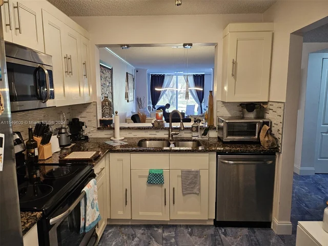 7770 NW 50th St # 108, Lauderhill FL 33351