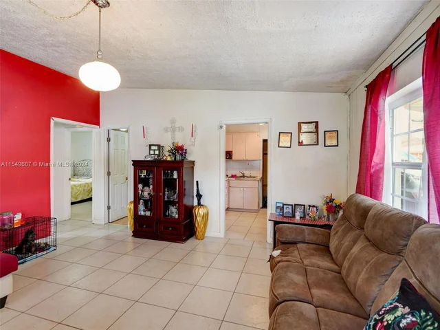 550 NW 143rd St, North Miami FL 33168