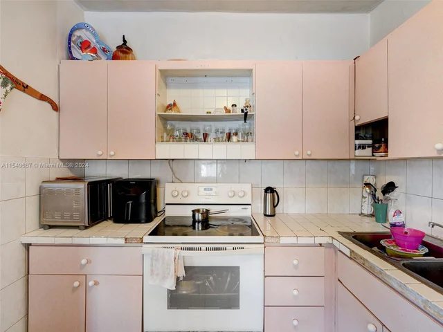 550 NW 143rd St, North Miami FL 33168